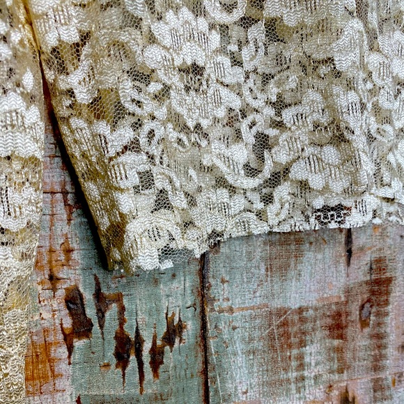 90’s VINTAGE Cropped Lace Top 🦪 - Picture 9 of 9